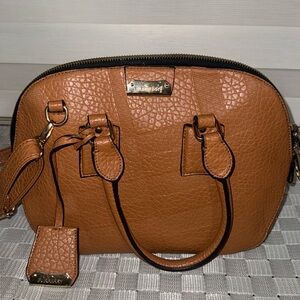BRAND NEW BURBERRY DESIGN BAG* NOT REAL*